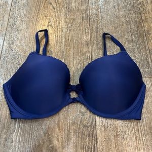 Victoria’s Secret front close push-up bra size 32D